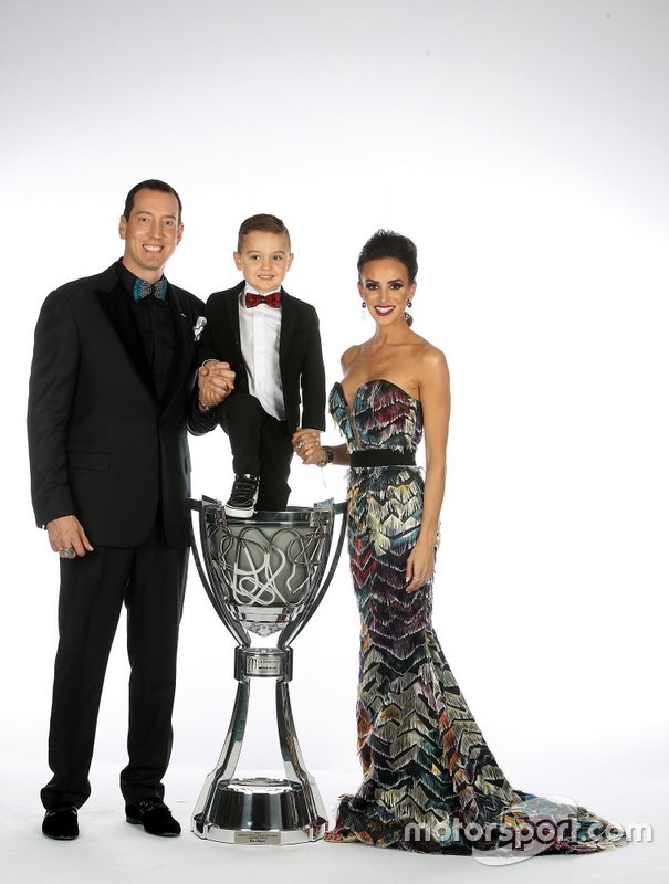 Kyle Busch, su esposa Samantha y su hijo Brexton