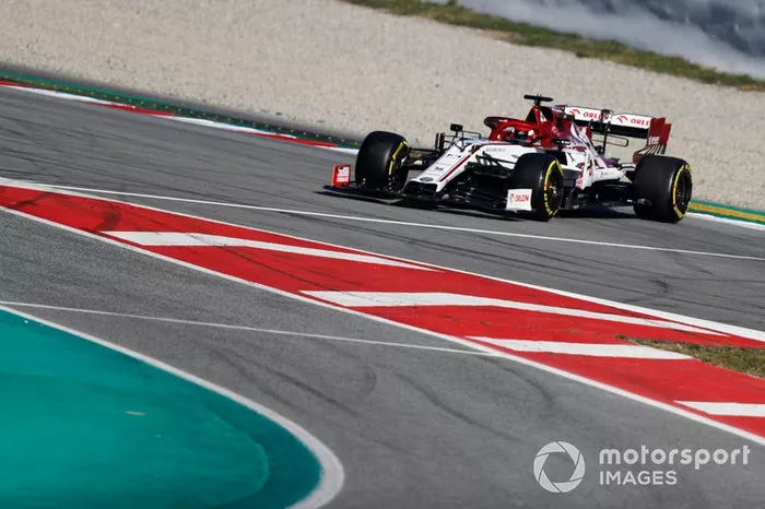 Kimi Raikkonen, Alfa Romeo Racing C39, spins