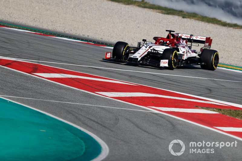 Kimi Raikkonen, Alfa Romeo Racing C39, spins