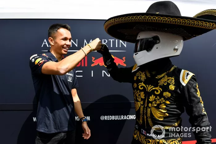 Mario Achi, Promoter del GP del Messico, con Alex Albon, Red Bull Racing 
