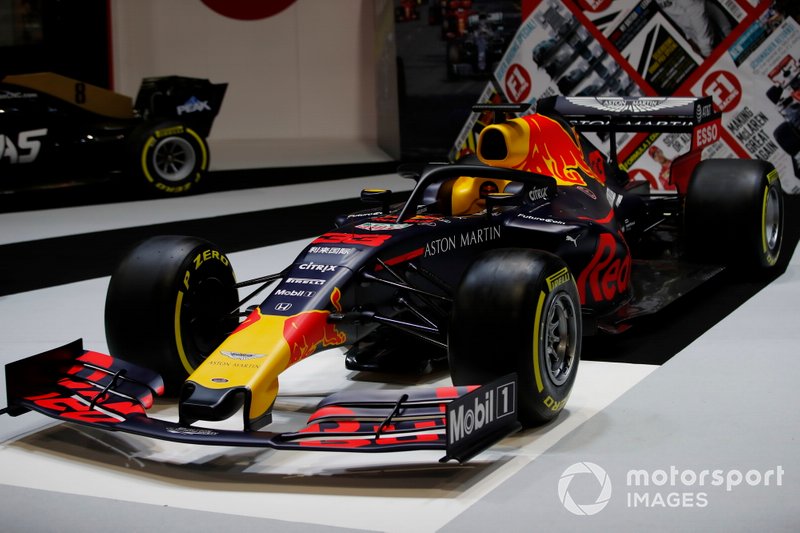 Un Red Bull Racing RB15 en el stand de F1 Racing
