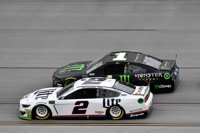  Brad Keselowski, Team Penske, Ford Mustang Miller Lite and  Kurt Busch, Chip Ganassi Racing, Chevrolet Camaro Monster Energy
