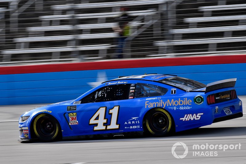 Daniel Suarez, Stewart-Haas Racing, Ford Mustang Walmart Family Mobile