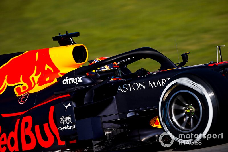 13º Alex Albon, Red Bull Racing: 1:17.912 (con neumáticos C2)