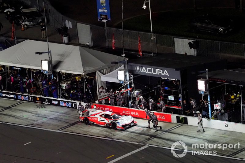 #6 Acura Team Penske Acura DPi, DPi: Juan Pablo Montoya, Dane Cameron, Simon Pagenaud, pit stop