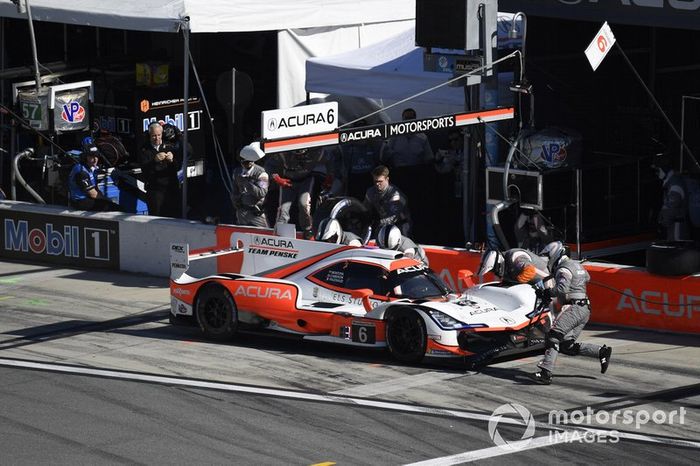 #6 Acura Team Penske Acura DPi, DPi: Juan Pablo Montoya, Dane Cameron, Simon Pagenaud - pit stop