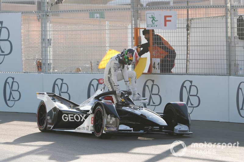 Brendon Hartley, Dragon Racing, Penske EV-4, stops on track