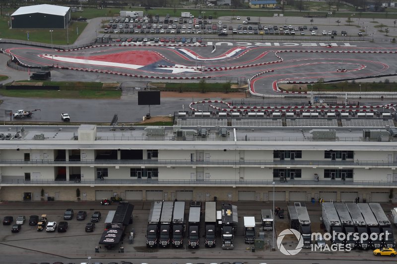 Transportes Penske en el paddock
