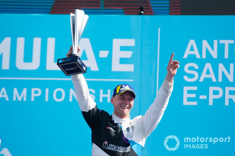 Race winner Maximilian Günther, BMW I Andretti Motorsports celebrates on the podium
