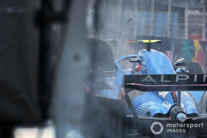 Esteban Ocon, Alpine A522, choca en la PL3