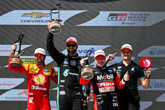 Pódio com Átila Abreu, Ricardo Zonta, Rubens Barrichello