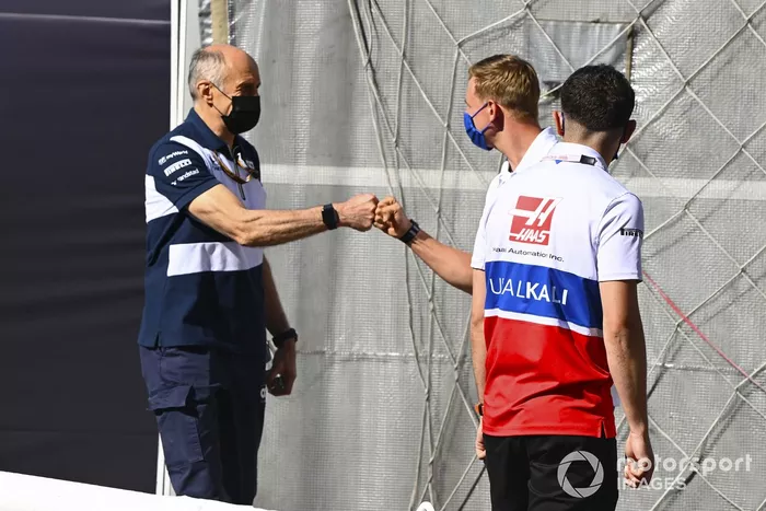 Franz Tost, Team Principal, AlphaTauri, y Mick Schumacher, Haas F1