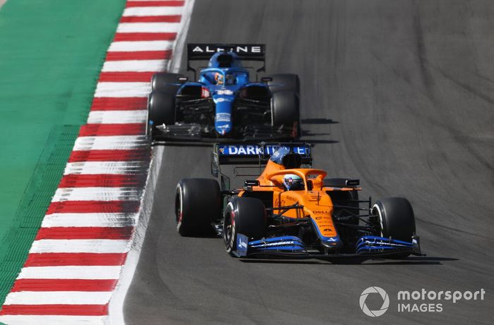 Daniel Ricciardo, McLaren MCL35M, Fernando Alonso, Alpine A521