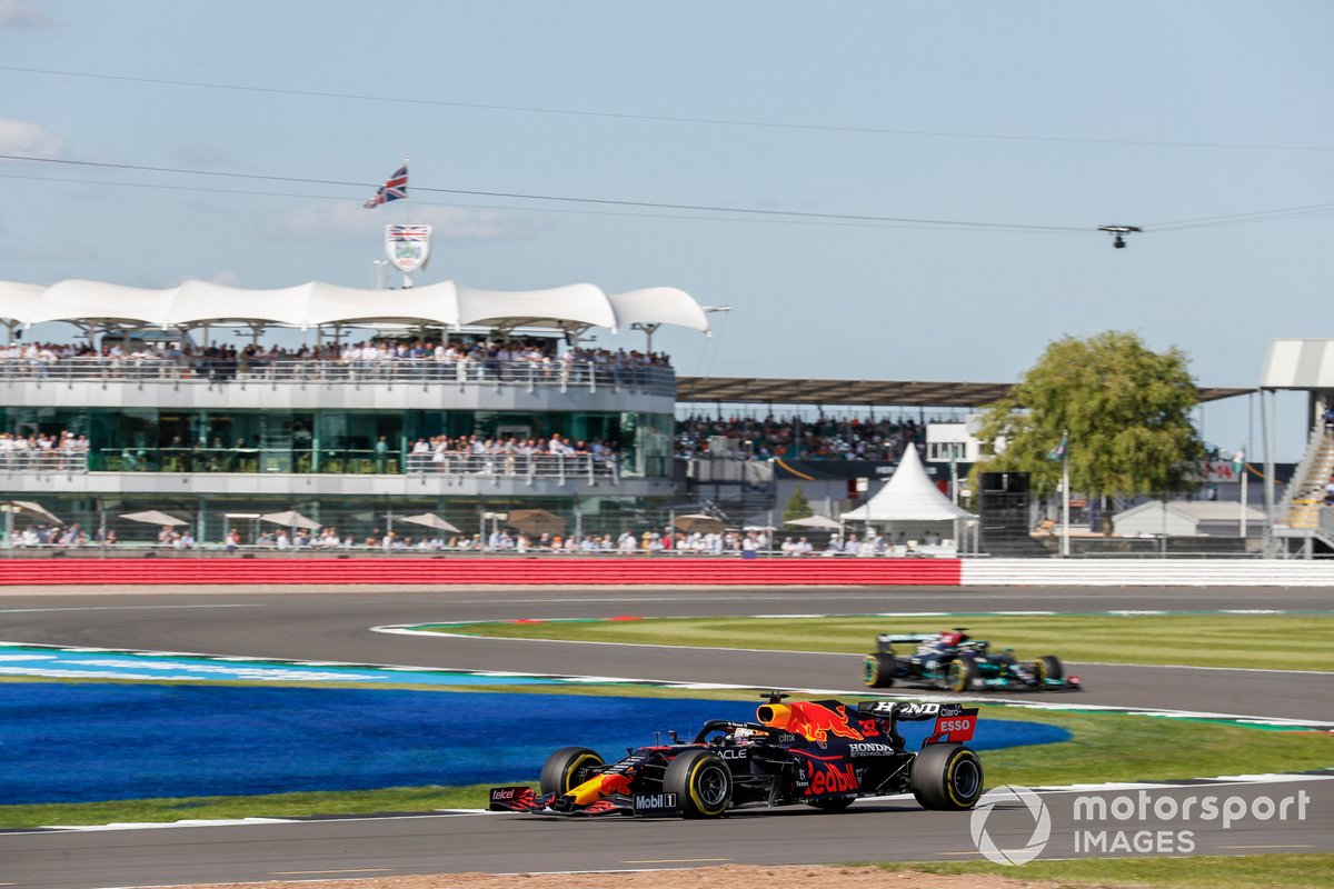 Max Verstappen, Red Bull Racing RB16B, Lewis Hamilton, Mercedes W12
