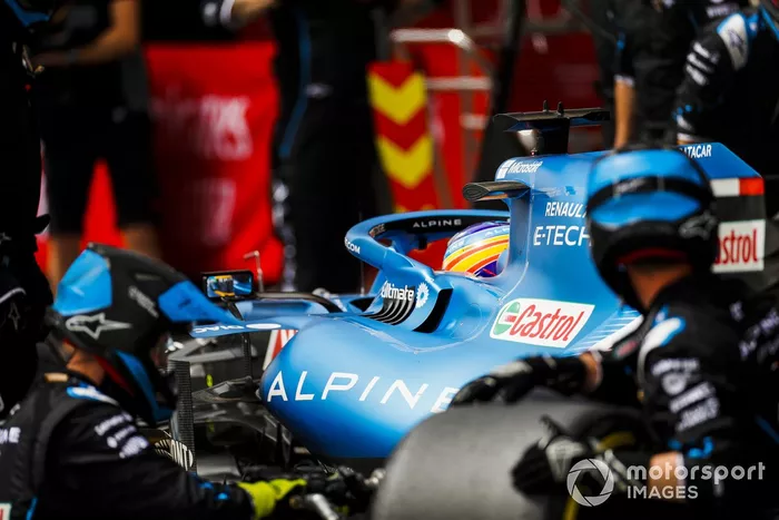 Fernando Alonso, Alpine A521, pit stop