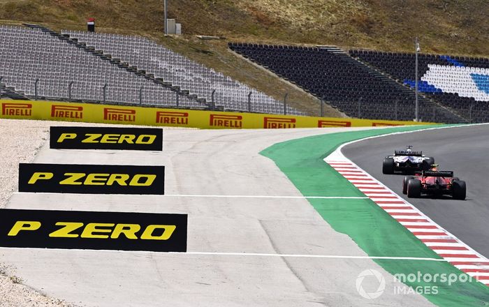 Nikita Mazepin, Haas VF-21, Carlos Sainz Jr., Ferrari SF21