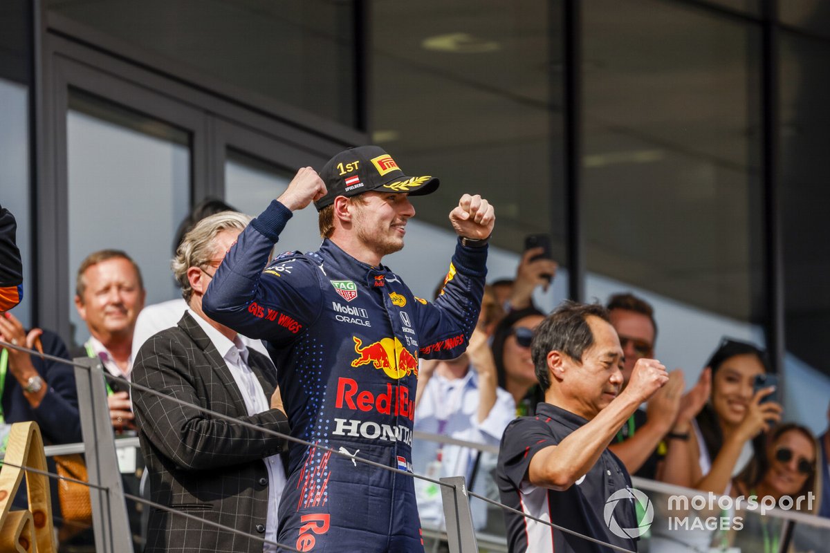 Podio: ganador Max Verstappen, Red Bull Racing