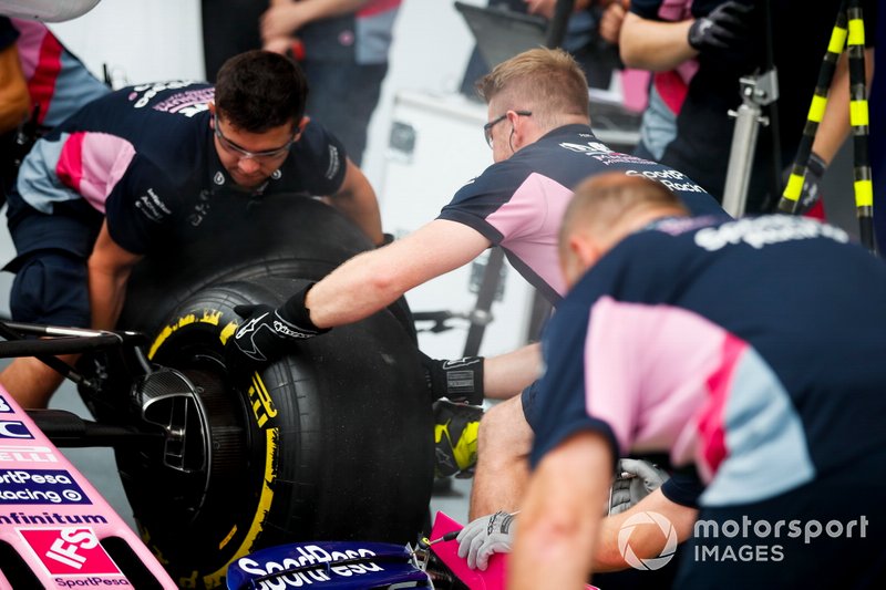 Racing Point pit stop practice