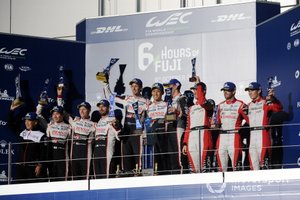 Podio LMP1 #7 Toyota Gazoo Racing Toyota TS050: Mike Conway, Jose Maria Lopez, Kamui Kobayashi #8 Toyota Gazoo Racing Toyota TS050: Sébastien Buemi, Kazuki Nakajima, Brendon Hartley #1 Rebellion Racing Rebellion R-13 - Gibson: Bruno Senna, Gustavo Menezes, Norman Nato
