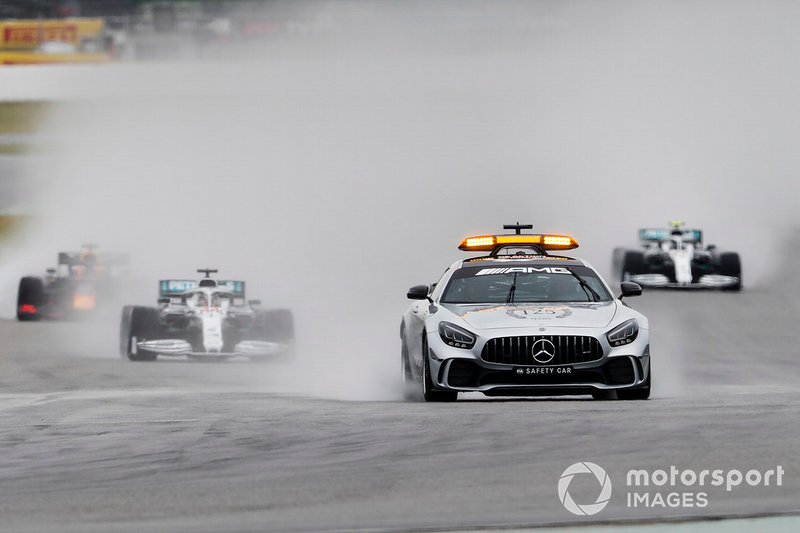 Vuelta de formación con el Safety car