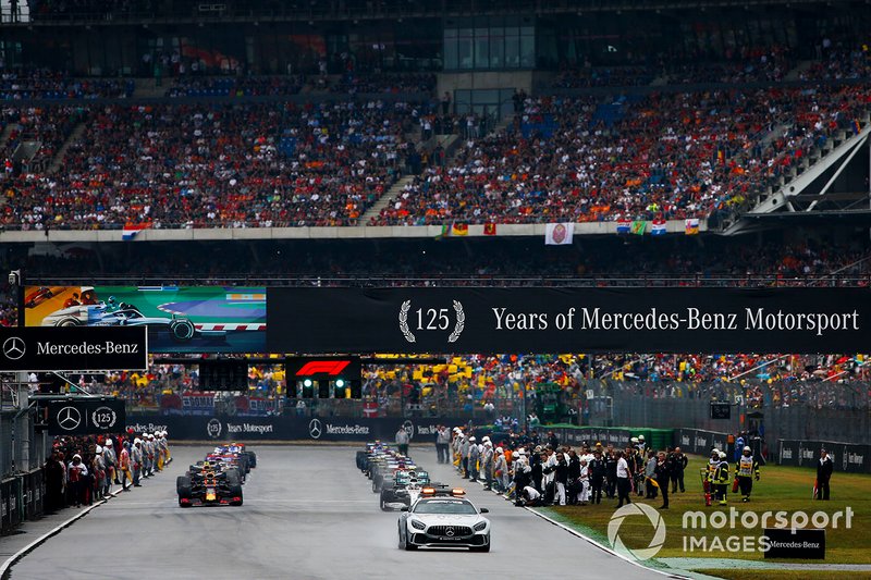 Safety Car leads the formation lap