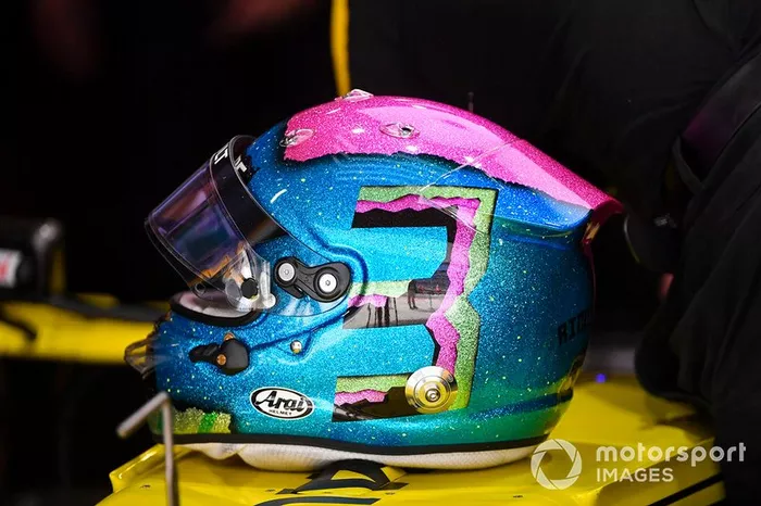 El casco de Daniel Ricciardo, Renault F1 Team R.S.19 