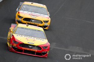 Joey Logano, Team Penske, Ford Mustang Shell Pennzoil Clint Bowyer, Stewart-Haas Racing, Ford Mustang Rush / Cummins