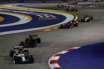 Antonio Giovinazzi, Alfa Romeo Racing C38, leads Kevin Magnussen, Haas F1 Team VF-19, Pierre Gasly, Toro Rosso STR14, and Kimi Raikkonen, Alfa Romeo Racing C38