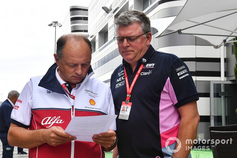 Frederic Vasseur, Team Principal, Alfa Romeo Racing, and Otmar Szafnauer, Team Principal and CEO, Racing Point