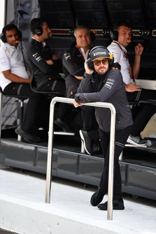 Fernando Alonso, McLaren on the pit wall gantry
