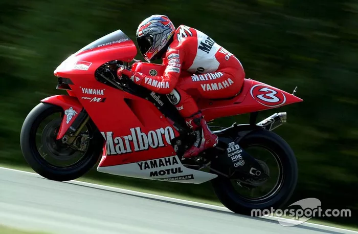 Max Biaggi, Yamaha, en 2002