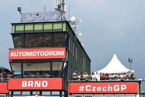 Le bâtiment des stands de Brno