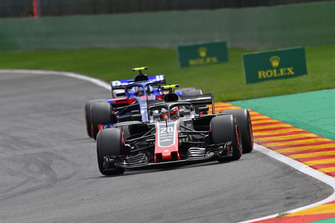 Kevin Magnussen, Haas F1 Team VF-18 et Pierre Gasly, Scuderia Toro Rosso STR13