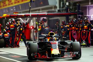 Daniel Ricciardo, Red Bull Racing RB14, leaves his pit box