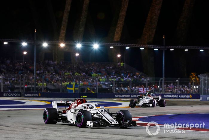 Charles Leclerc, Sauber C37, Marcus Ericsson, Sauber C37