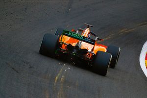Lando Norris, McLaren MCL33 fait des étincelles
