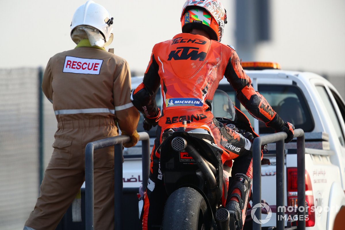 Iker Lecuona, KTM Tech3 después de la caída