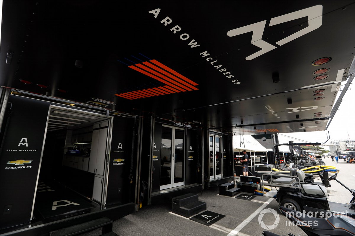 Patricio O'Ward, Arrow McLaren SP Chevrolet, Felix Rosenqvist, Arrow McLaren SP Chevrolet paddock