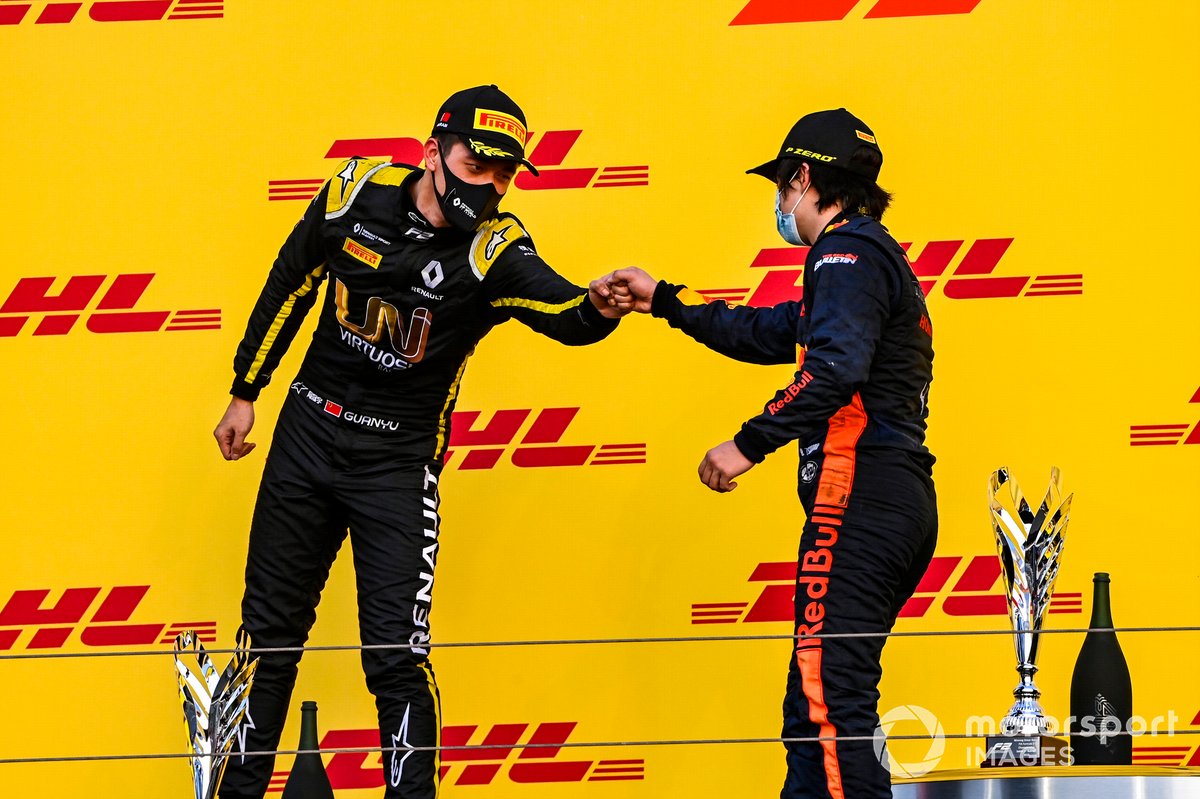 Podio: segundo lugar Guanyu Zhou, UNI-Virtuosi, ganador de la carrera Yuki Tsunoda, Carlin