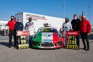 Simone Iaquinta del Ghinzani Arco Motorsport festeggia con il suo Team il titolo della Porsche Carrera Cup Italia Round 11/12