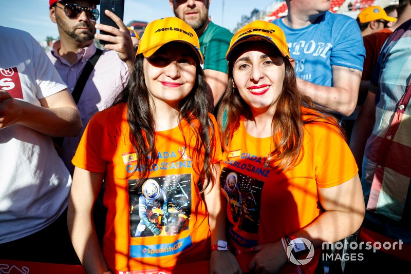 Fans de Carlos Sainz Jr., McLaren en el evento de RACC Kids karting
