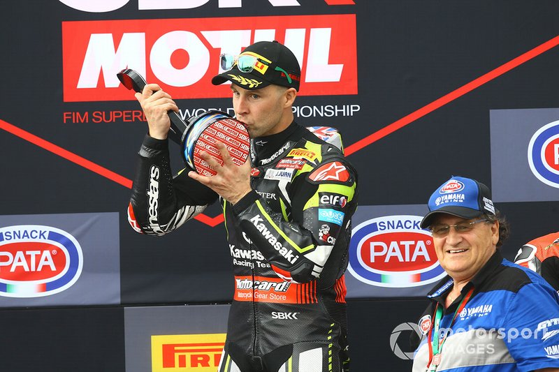 Podio: il vincitore di Gara 1 Jonathan Rea, Kawasaki Racing Team