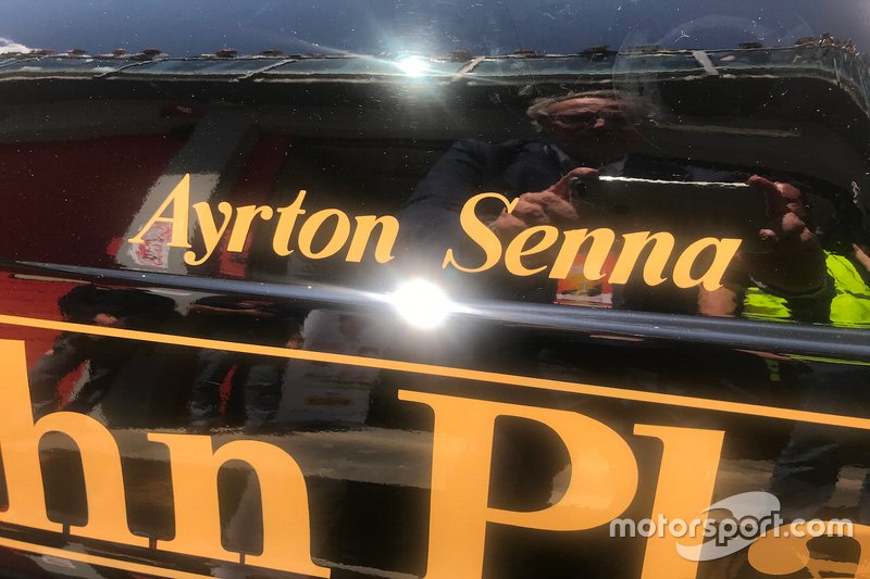 Dettaglio del nome sulla fiancata della Lotus 97T di Ayrton Senna