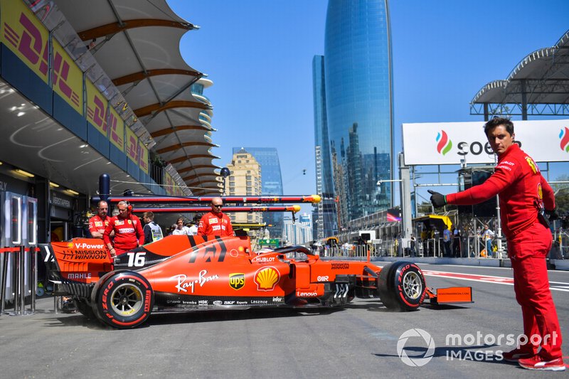 Charles Leclerc, Ferrari SF90, lascia il garage