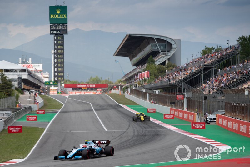 Robert Kubica, Williams FW42, przed Nico Hulkenbergiem, Renault R.S. 19