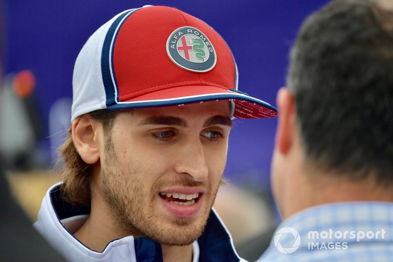 Antonio Giovinazzi, Alfa Romeo Racing habla con Ted Kravitz, Sky TV
