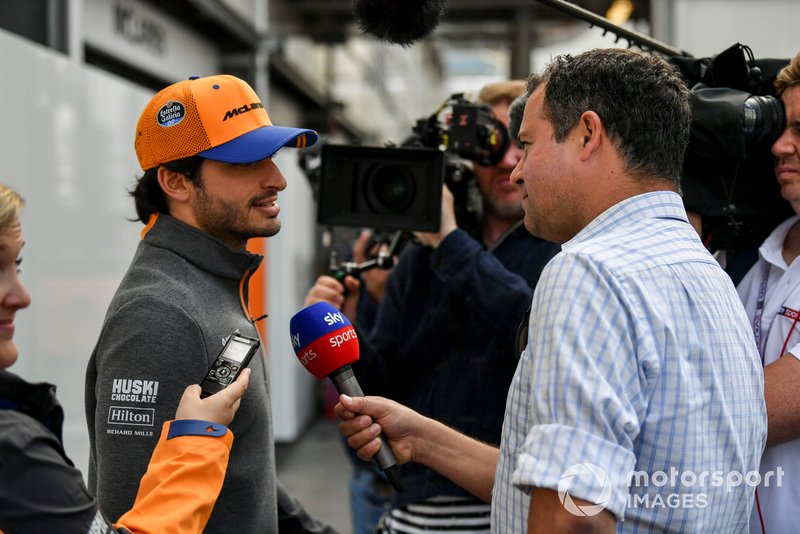 Carlos Sainz Jr., McLaren parla con Ted Kravitz, Sky TV