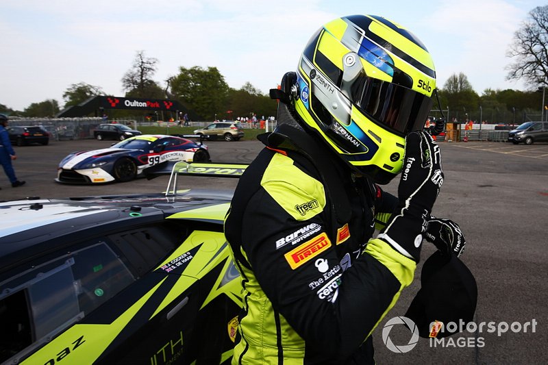 #69 Barwell Motorsport Lamborghini Huracan GT3 EVO: Sam De Haan