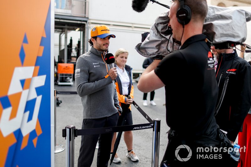 Carlos Sainz Jr., McLaren parla con i media