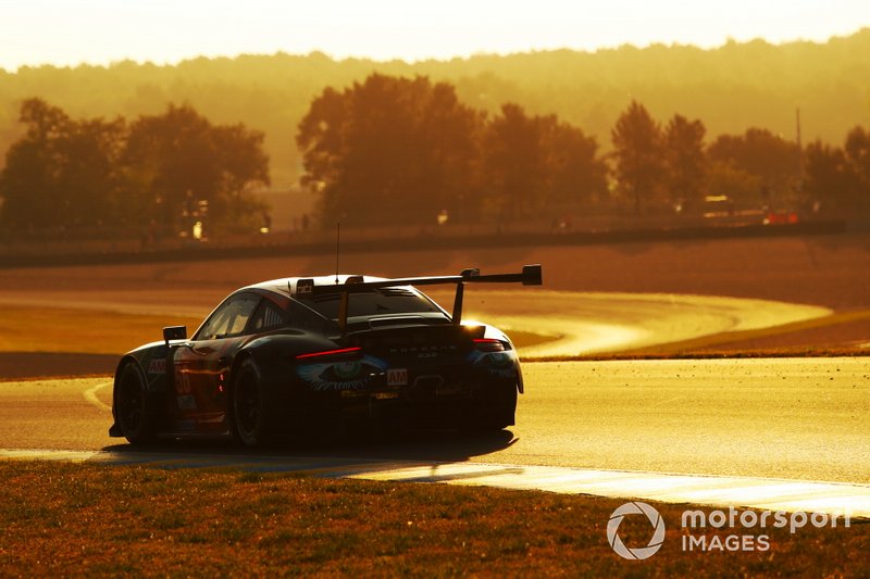 #56 Team Project 1 Porsche 911 RSR: Jörg Bergmeister, Patrick Lindsey, Egidio Perfetti